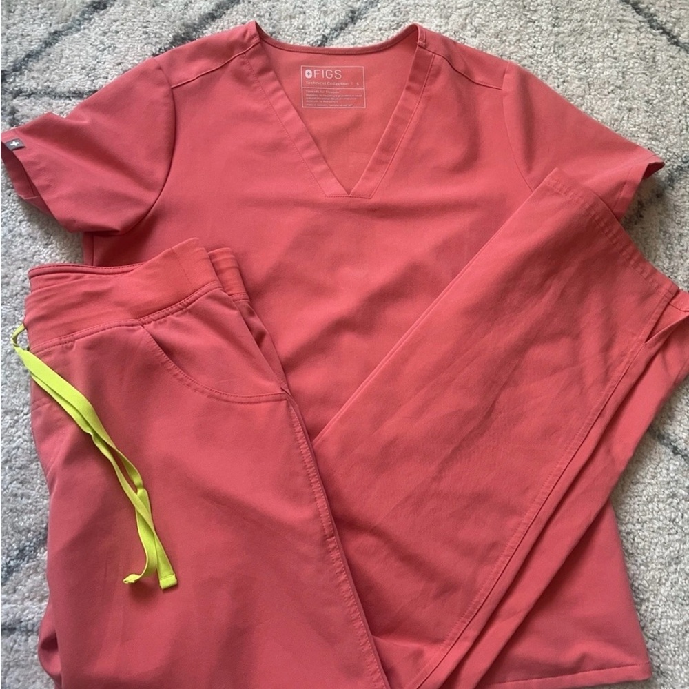 Figs Scrubs SET Casma and Kade in Hot Coral Small
